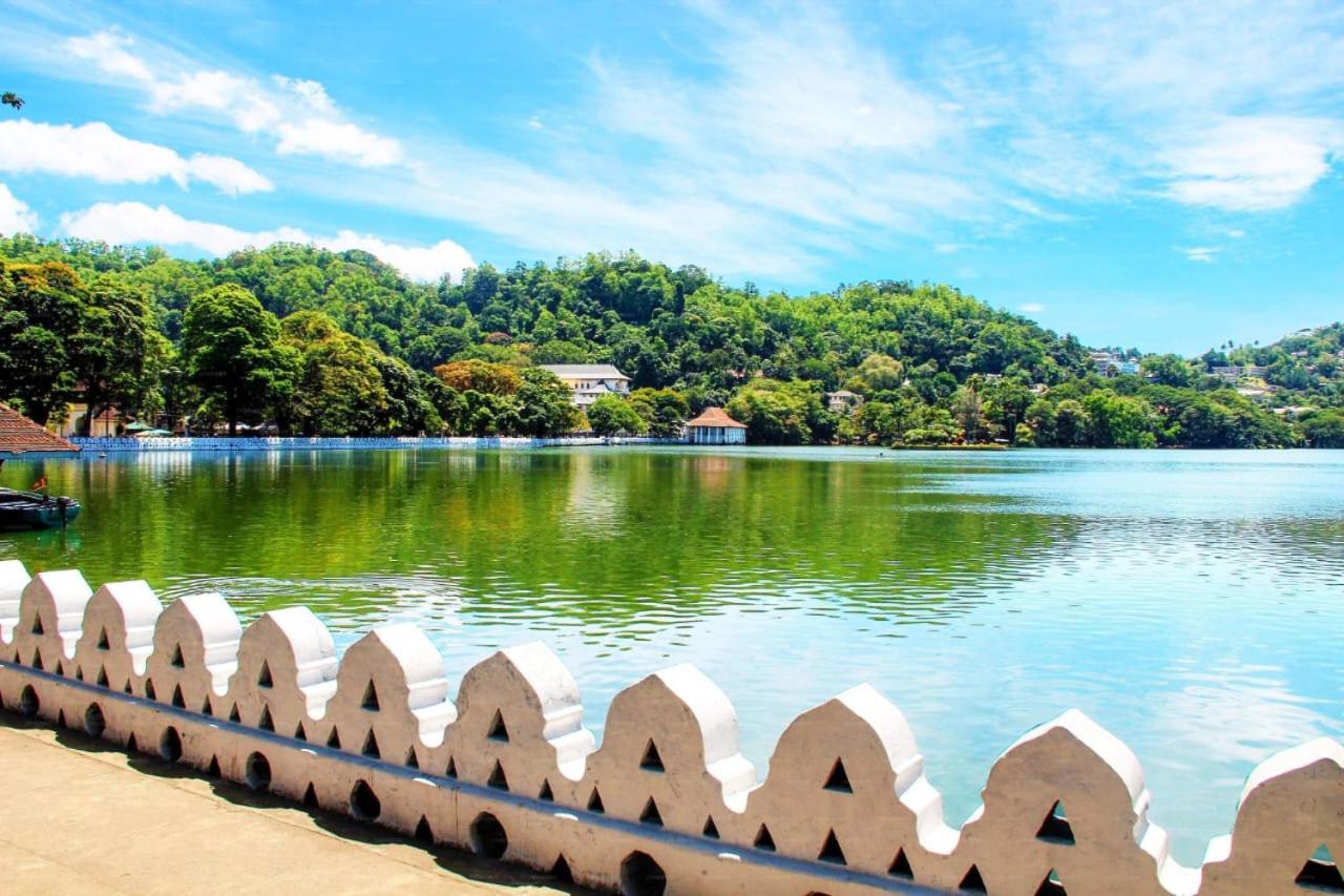 Golden Villa Kandy - "Free Pickup From Kandy " 外观 照片