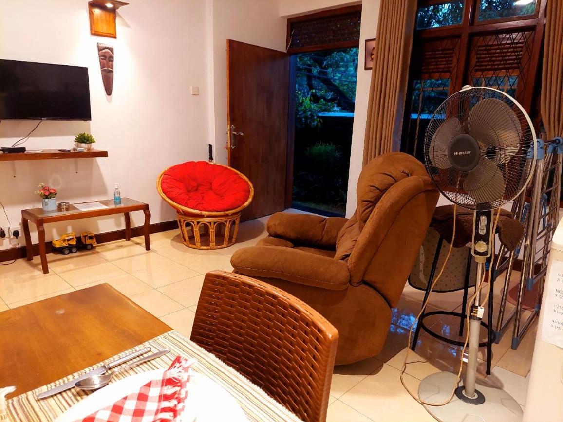 Golden Villa Kandy - "Free Pickup From Kandy " 外观 照片